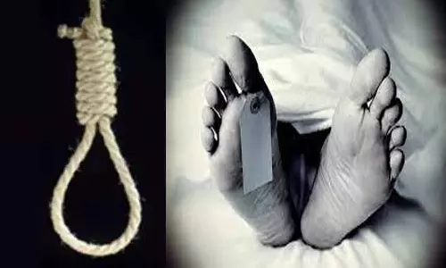 வாலிபர் தூக்கிட்டு சாவு