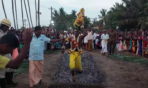 காரைக்கால் திருபப்பட்டினம்  மழை மாரியம்மன் கோவிலில் தீமிதி திருவிழா
