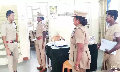 போலீஸ் நிலையத்தில் எஸ்.பி. திடீர் ஆய்வு