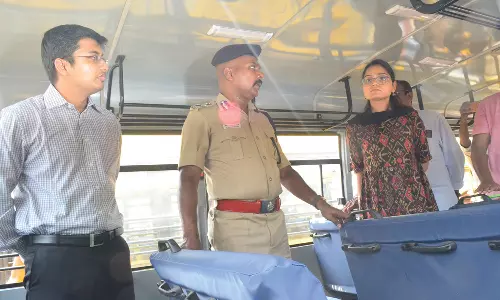 கோவையில் தனியார் பள்ளி பஸ்களில் ஆய்வு