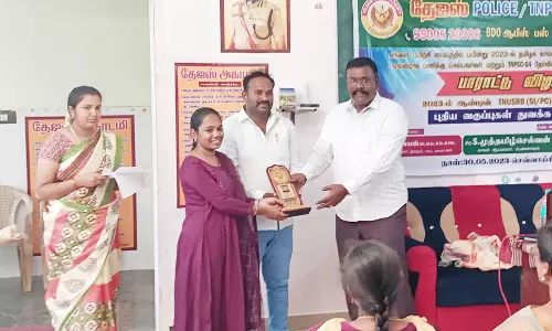 பென்னாகரம்  தனியார் பயிற்சி மைய அகாடமில் பாராட்டு விழா