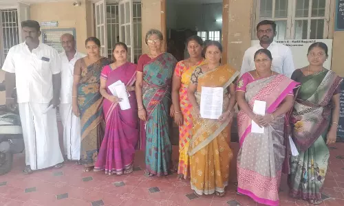 சிவகிரி பேரூராட்சியில் இருந்து கவுன்சிலர்கள் 10 பேர் வெளிநடப்பு