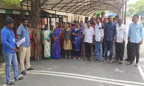 பவானியில் வருவாய்த் துறையினர் கண்டன ஆர்ப்பாட்டம்