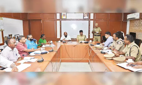 கள்ளச்சாராயம் காய்ச்சுபவர்கள் குறித்து தகவல் தெரிந்தால் வாட்ஸ்-அப்பில் புகார் அளிக்கலாம்