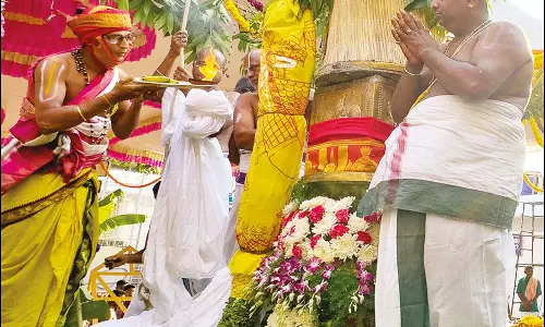 அப்பலாயகுண்டா பிரசன்ன வெங்கடேஸ்வரர் கோவிலில் பிரம்மோற்சவ விழா கொடியேற்றத்துடன் தொடங்கியது