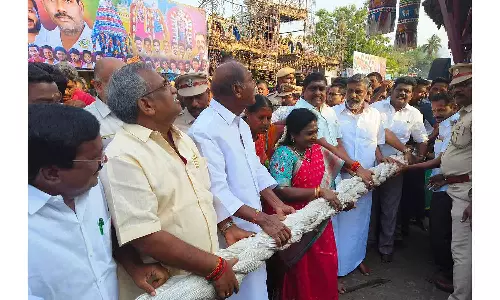 திருக்காமீஸ்வரர் கோவில் தேரோட்டம்