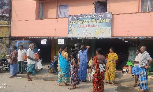 பொன்னேரி பகுதியில் ஆவின் பால் வினியோகம் தாமதம்- பொதுமக்கள் பாதிப்பு