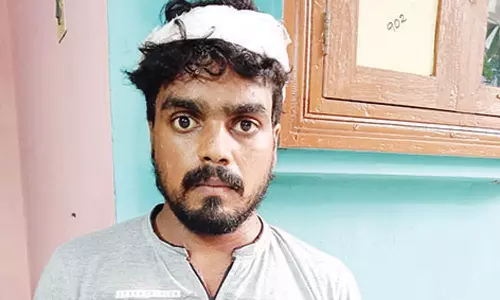 விபத்தில் காயமடைந்து உயிருக்கு போராடிய காதலியை சாலையோரம் வீசி சென்ற காதலன்