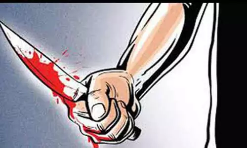 வங்கி ஊழியருக்கு கத்திக்குத்து