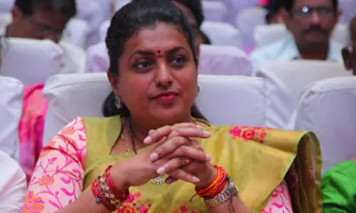 கர்நாடகாவில் இருந்து தேர்தல் வாக்குறுதிகளை திருடி உள்ளார்- சந்திரபாபு நாயுடு மீது ரோஜா தாக்கு