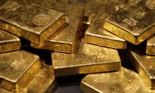 மண்டபம் அருகே கடத்தல்காரர்கள் கடலில் வீசிய 10 கிலோ தங்க கட்டிகள் மீட்பு