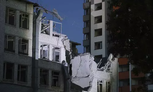 உக்ரைன் தலைநகரில் ரஷியா படை குண்டு வீச்சு- 3 பேர் பலி