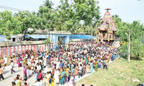 பண்ருட்டி திருவதிகை வீரட்டானேஸ்வரர் கோவில் தேரோட்டம்: கலெக்டர் அருண் தம்புராஜ் வடம் பிடித்து இழுத்து தொடங்கி வைத்தார்