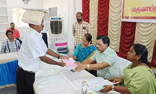 30 ஆண்டுகள் கொடுத்த 500 மனுக்களை சுமந்து வந்ததால் ஜமாபந்தியில் பரபரப்பு