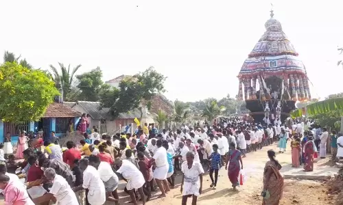 அறந்தாங்கி அருகே விருதபுரீஸ்வரர் கோவில் இரட்டை தேரோட்டம்