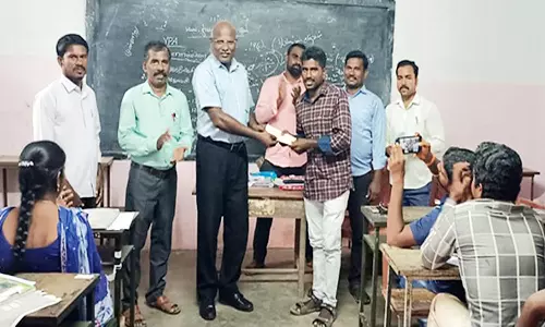 போட்டி தேர்வில் வெற்றி பெற்றவர்களுக்கு பரிசு