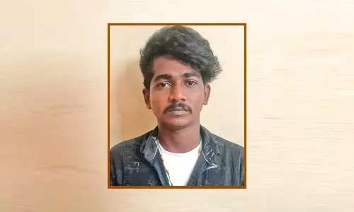 கேரளாவில் தொழிலாளியை கம்பியால் தாக்கிவிட்டு தப்பிய வாலிபர் கைது-தென்காசி பஸ் நிலையத்தில் போலீசார் மடக்கி பிடித்தனர்