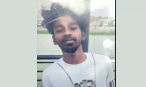 காதலியுடன் சுற்றுலா சென்றபோது தண்ணீரில் மூழ்கிய கல்லூரி மாணவர் பிணமாக மீட்பு