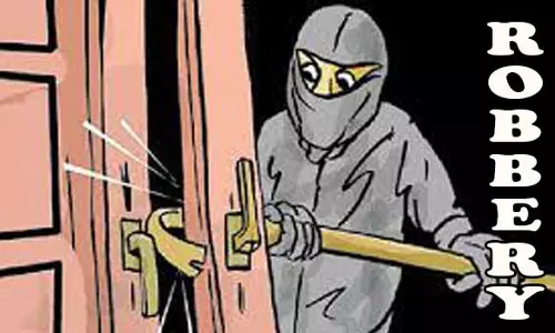 திருக்குறுங்குடி அருகே வீடு புகுந்து பணம் கொள்ளை