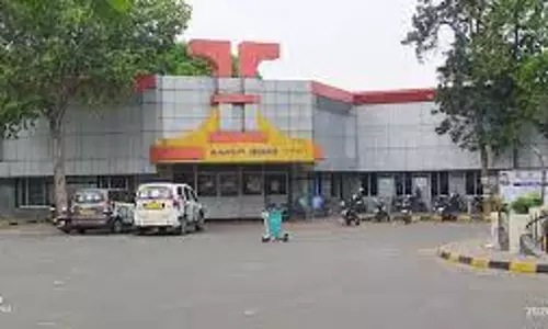 தருமபுரி ரெயில் நிலையத்தில் லிப்ட் இருப்பது குறித்து பயணிகளுக்கு விழிப்புணர்வு ஏற்படுத்த வேண்டும்