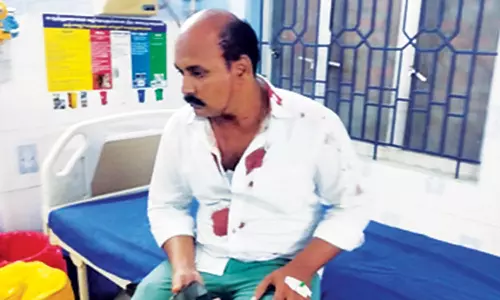 ஜவுளி கடை உரிமையாளர் மீது இரும்பு கம்பியால் சரமாரி தாக்குதல்