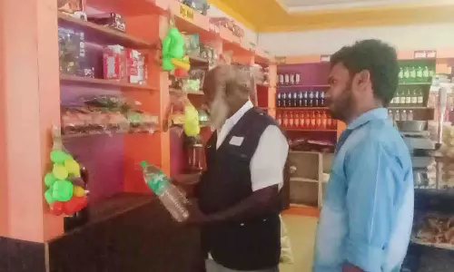 திருப்பூர் பேக்கரியில் உணவு பாதுகாப்பு துறை அதிகாரிகள் சோதனை