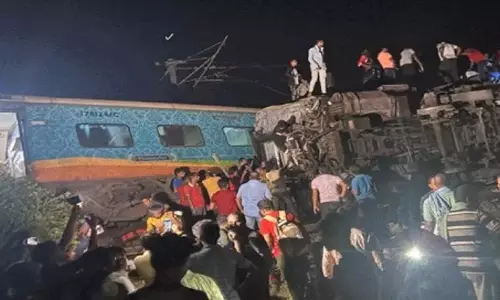 ஒடிசா ரெயில் விபத்து - இரவு முழுவதும் முழு வீச்சில் நடைபெற்ற மீட்புப் பணிகள்