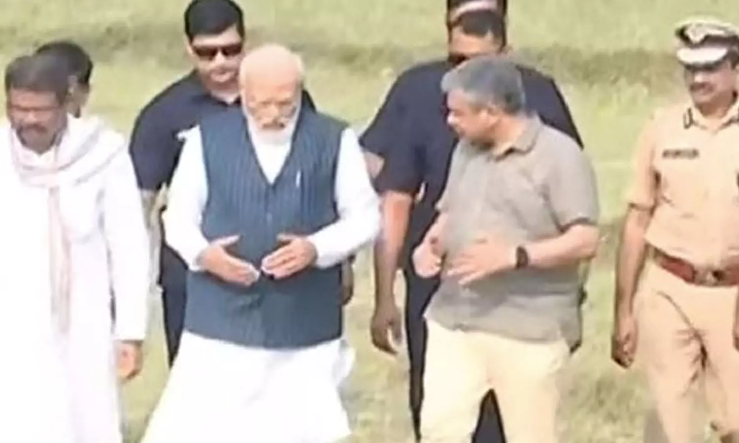 ரெயில் விபத்து நடைபெற்ற இடத்தில் பிரதமர் மோடி நேரில் ஆய்வு