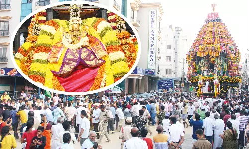 பிரம்மோற்சவ விழா கோலாகலம்: திருப்பதி கோவிந்தராஜசாமி கோவிலில் தேரோட்டம்