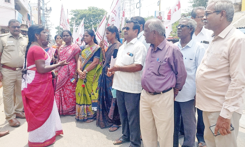 புதுக்கோட்டையில் பா.ஜ.க. எம்பி மீது நடவடிக்கை எடுக்கக்கோரி ஆர்ப்பாட்டம்