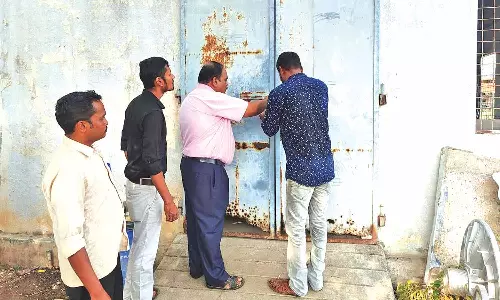 குமாரபாளையத்தில் விதிமுறை மீறி செயல்பட்ட 3 சாய ஆலைகளுக்கு சீல் வைப்பு