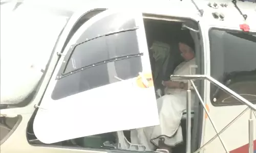 ஹெலிகாப்டர் மூலம் ஒடிசா புறப்பட்டார் மேற்கு வங்க முதல்வர் மம்தா பானர்ஜி