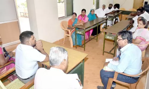 வளர்ச்சி திட்டப்பணிகளை  விரைந்து முடிக்க வேண்டும்-கலெக்டர்