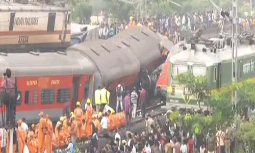 ரெயில் விபத்துக்கு காரணம் தொழில்நுட்பம் கோளாறா? அல்லது மனிதத் தவறா?- எழும் பல்வேறு கேள்விகள்