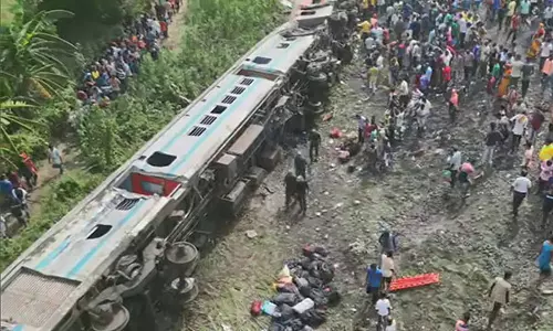 விபத்தில் சிக்கிய ரெயிலில் சென்னை வர 867 பயணிகள் முன்பதிவு செய்துள்ளனர்- ரெயில்வே கோட்ட மேலாளர்