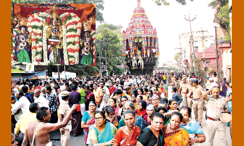 விமரிசையாக நடந்த கூடலழகர் பெருமாள் கோவில் தேரோட்டம்