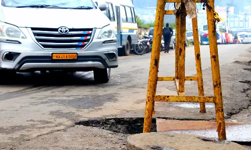 ஊட்டியில் ஒரு மாதமாக திறந்த நிலையில் காணப்படும் பாதாள சாக்கடை