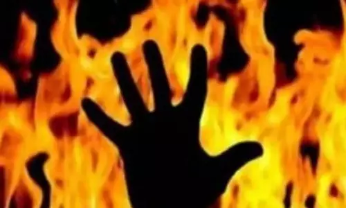 போத்தனூரில் புறக்காவல் நிலையம் முன்பு தீக்குளித்த தொழிலாளி