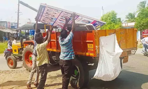 அனுமதியின்றி விளம்பர பதாகை வைத்தால் நடவடிக்கை - நகராட்சி ஆணையர் எச்சரிக்கை