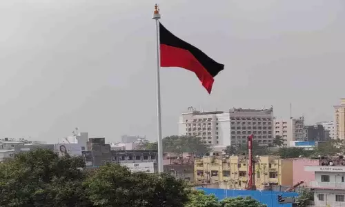 உடுமலையில் தி.மு.க. கொடிக்கம்ப பீடம் இடிப்பு-பரபரப்பு