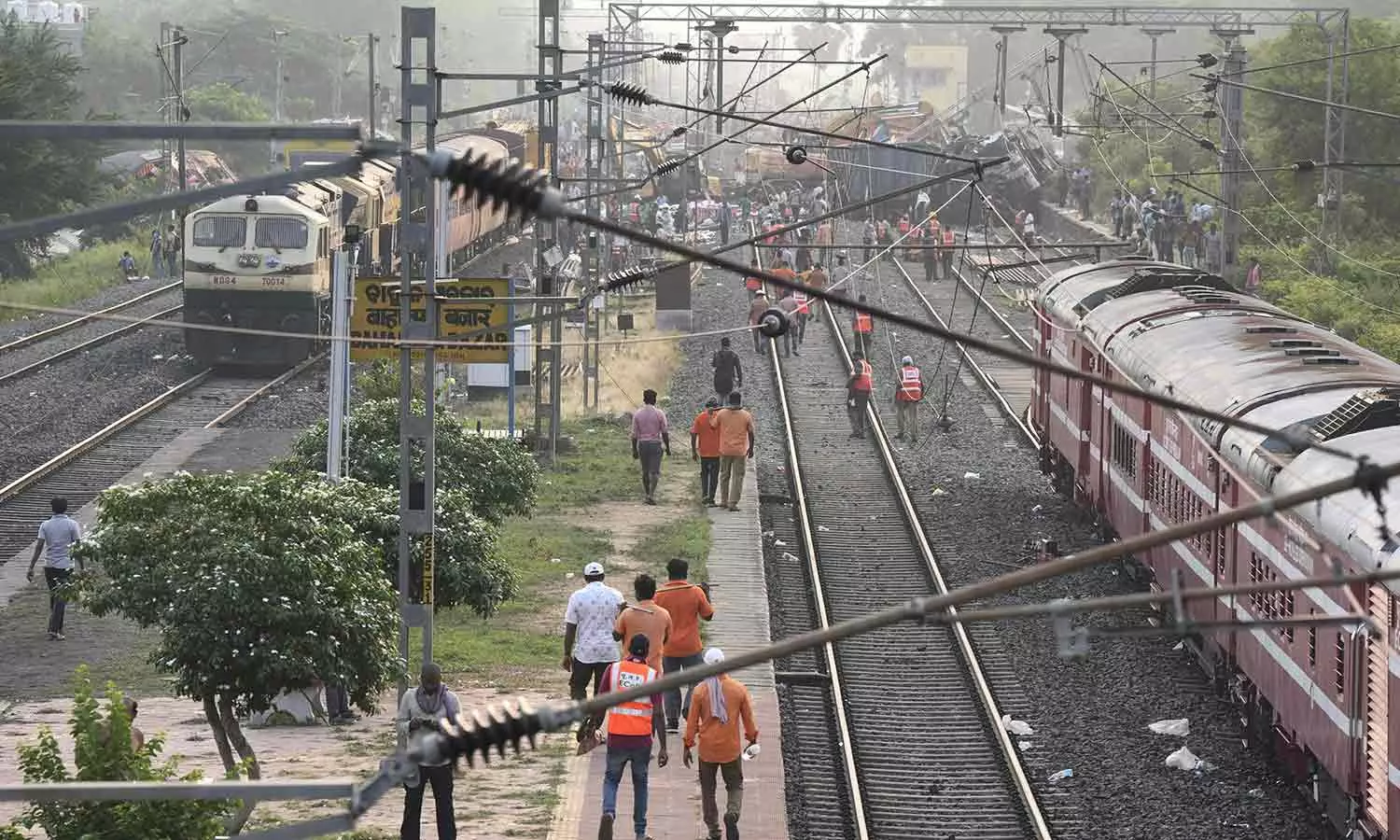 ஒடிசா ரெயில் விபத்து.. மின்னணு இன்டர்லாக்கிங்கில் ஏற்பட்ட மாற்றமே மூலகாரணம்: ரெயில்வே மந்திரி தகவல் ஒடிசா ரெயில் விபத்து.. மின்னணு இன்டர்லாக்கிங்கில் ஏற்பட்ட மாற்றமே மூலகாரணம்: ரெயில்வே மந்திரி தகவல்