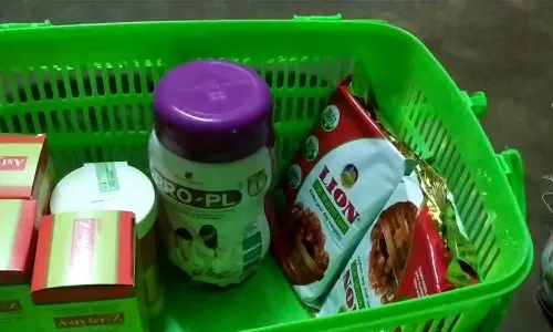 திருப்பூர் மாவட்டத்தில்   குழந்தைகளின் தாய்மார்களுக்கு 1451 ஊட்டச்சத்து பெட்டகம் வழங்கப்பட்டுள்ளது  - கலெக்டர் தகவல்