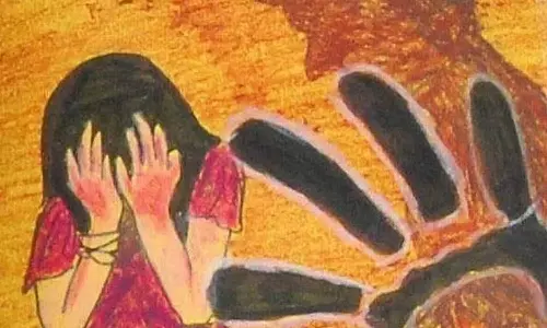 ஆசைக்கு இணங்காவிட்டால் பிளஸ்-2 மாணவியின் ஆபாச படத்தை வெளியிடுவதாக மிரட்டிய வாலிபர்