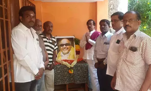 கருணாநிதிக்கு அரசு அஞ்சல்தலை வெளியிடவேண்டும்