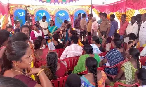 அறந்தாங்கியில் அரசு சார்பில் கட்டப்பட்டு வரும் அடுக்குமாடி குடியிருப்பில் வீடு வழங்க கூடுதலாக பணம் கேட்கப்படுவதாக புகார்