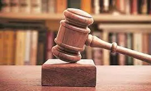 நடன கலைஞரை தாக்கிய 3 பேர் மீது வழக்கு