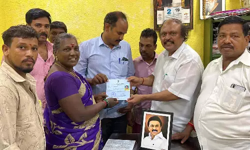 மீனவர்களுக்கு உதவி தொகை பெற அடையாள அட்டை