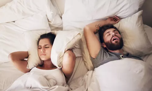 தூக்கத்தைக் கெடுக்கும் குறட்டையை விரட்டும் இயற்கை வழிகள்...