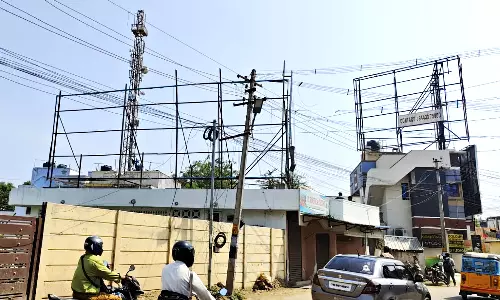 கோவையில் ஒரே நாளில் 85 விளம்பர பலகைகள் அகற்றம்