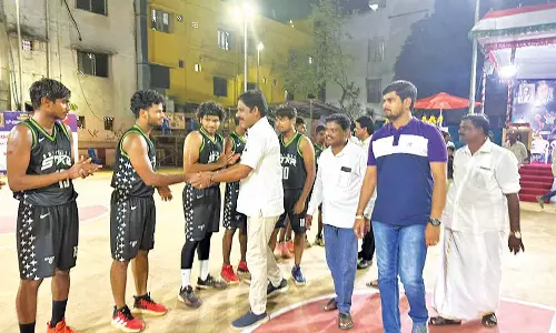 மாநில கூடைப்பந்து போட்டி: கிங்ஸ், எம்.ஆர்.எம். அணிகள் வெற்றி